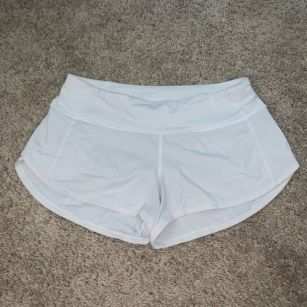 Lululemon White 2.5” Speed Up shorts size 4